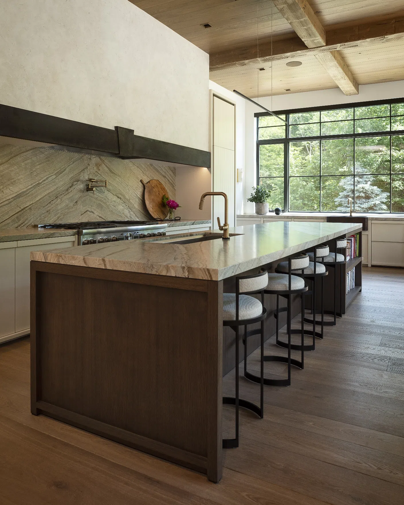 neven-custom-homes-project-1-warm-naturally-lit